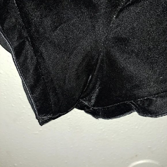 Victoria Secret Velvet V Neck Romper Ruffle Trim Black Relaxed Fit Size Medium - Picture 4 of 8